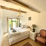 Saint-marthe Sleeps 20 With Pool Eymet