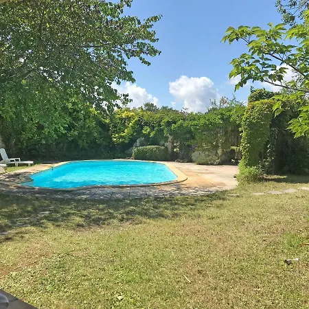 Saint-marthe Sleeps 20 With Pool Eymet