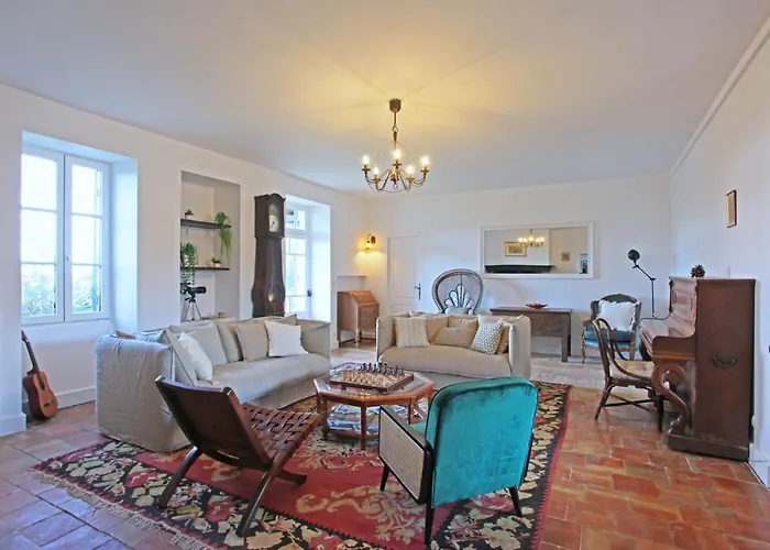 Semesterbostad Saint-marthe Sleeps 20 With Pool *